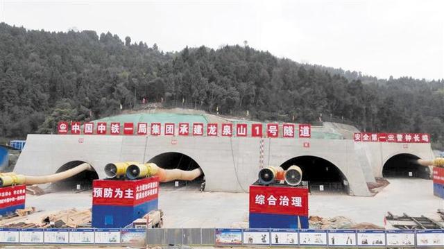 「成都交通事」天府国际机场高速公路全线隧道16个作业面、55座桥梁开工
